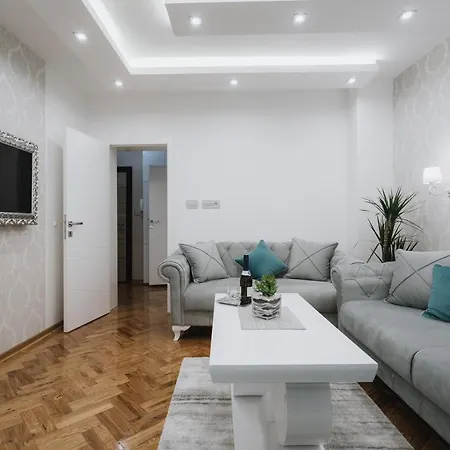 Three Sons Apartman *